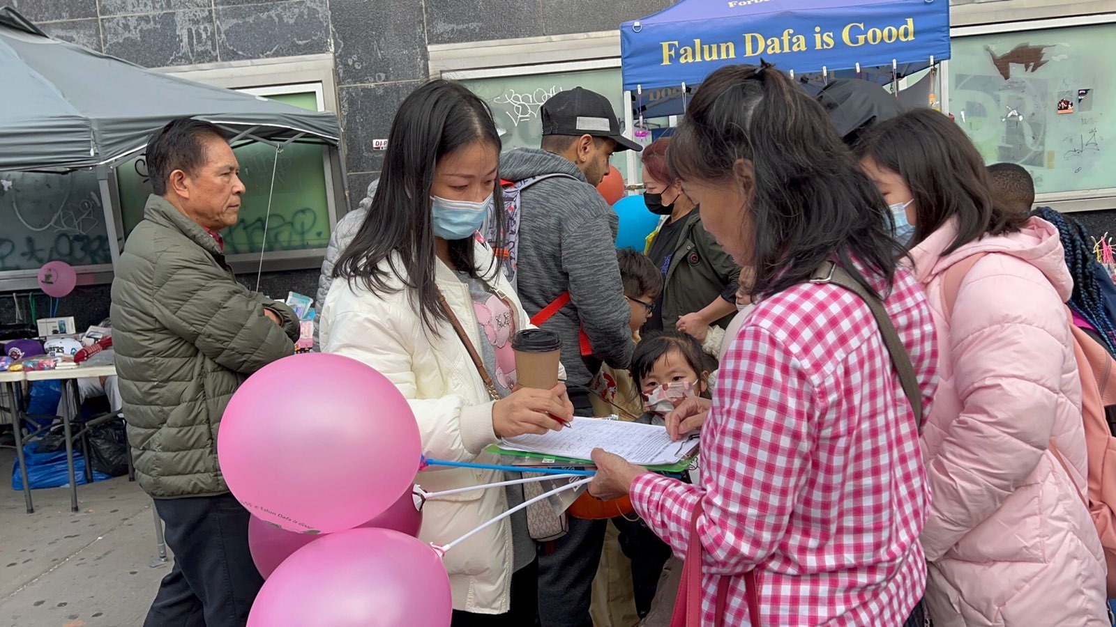 组图:万圣节当天 法拉盛缅街有逾150人三<span style='max-width:0px!important;margin-left:-4px;color:#eee!important;'>:</span>退<span style='max-width:0px!important;margin-left:-4px;color:#eee!important;'>.</span> 3 IMG 1405