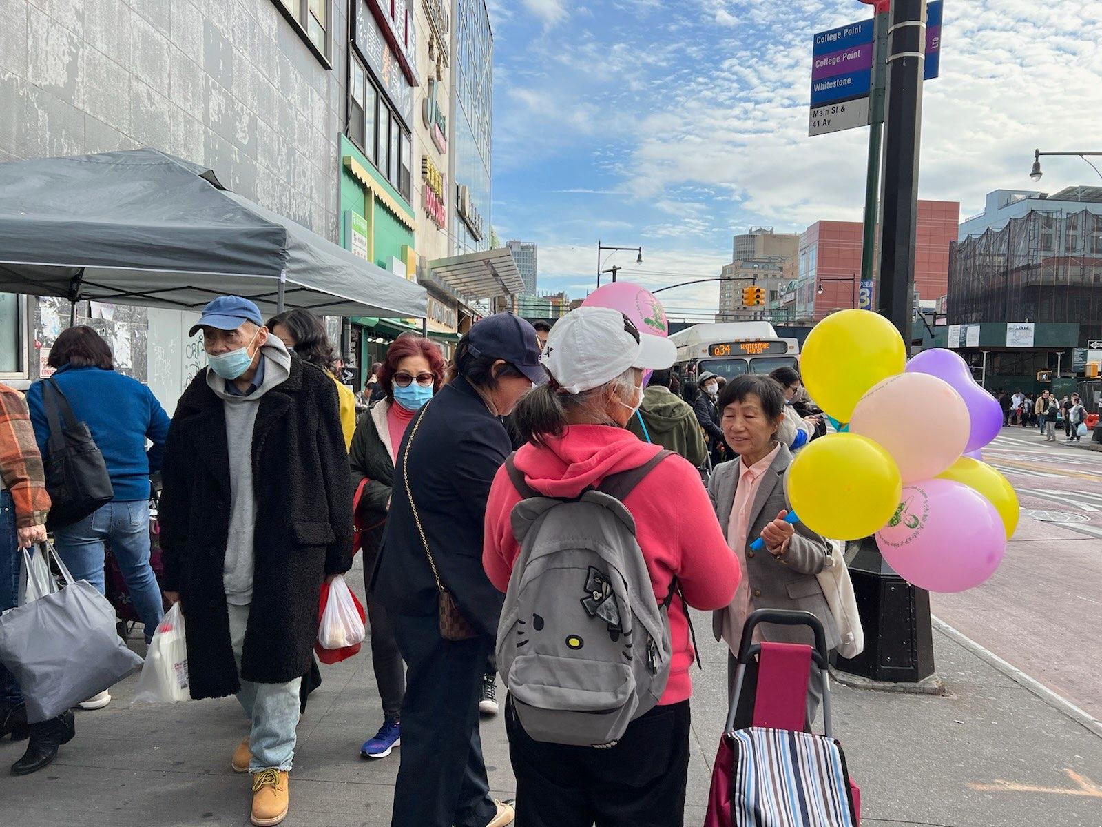 组图:万圣节当天 法拉盛缅街有逾150人三<span style='max-width:0px!important;margin-left:-4px;color:#eee!important;'>:</span>退<span style='max-width:0px!important;margin-left:-4px;color:#eee!important;'>.</span> 5 IMG 1432