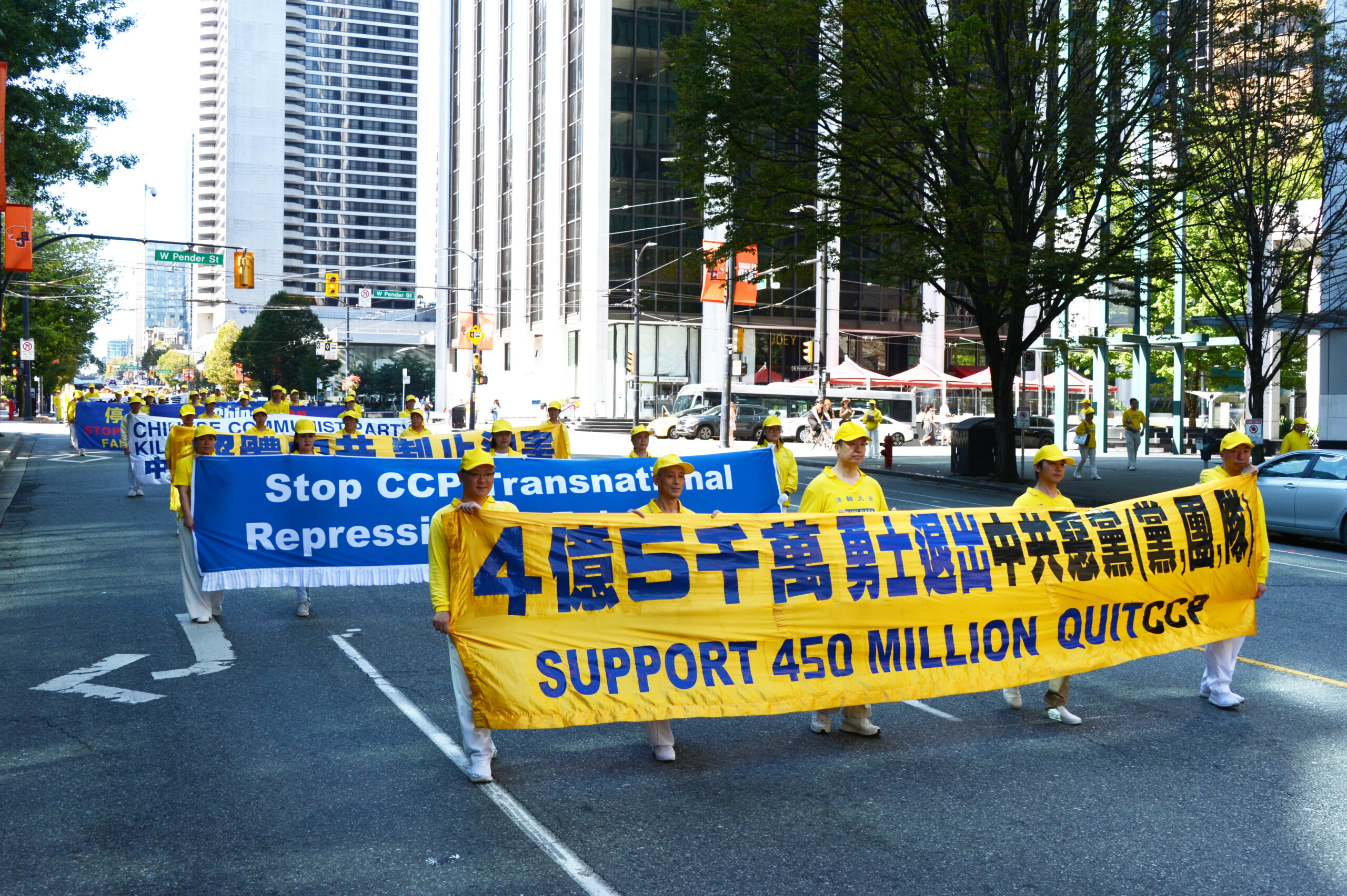 图为2025年8月24日,温哥华数百名法轮功学员在市中心举行游行,声援4.5亿中国人退出中共的党、共青团和少先队。(大<span style='max-width:0px!important;margin-left:-4px;color:#eee!important;'>.</span>纪<span style='max-width:0px!important;margin-left:-4px;color:#eee!important;'>.</span>元<span style='max-width:0px!important;margin-left:-4px;color:#eee!important;'>;</span>)